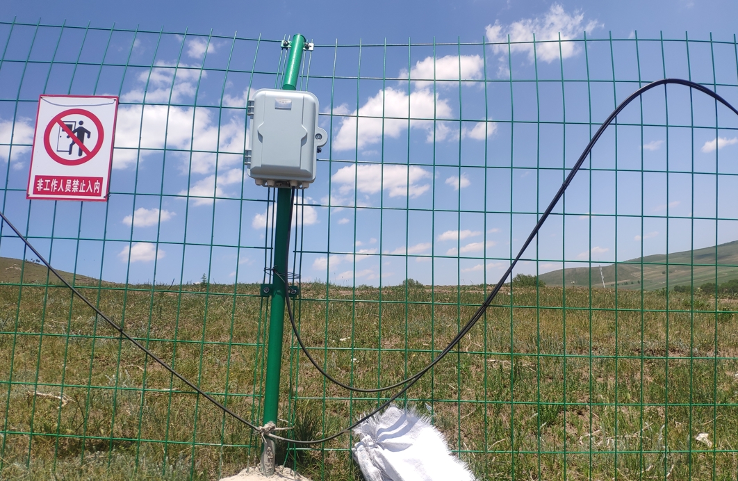 科技安防新视角：防区式振动光纤守护能源场站周界安全