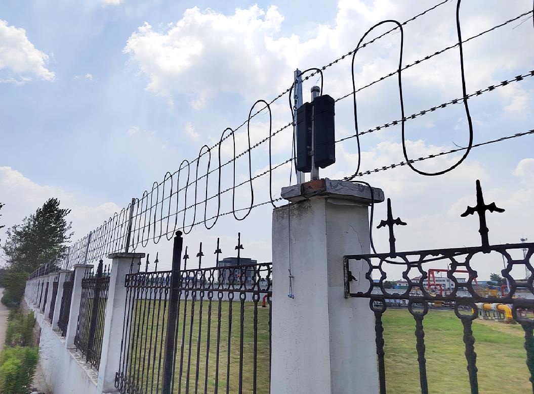 科技安防新视角：防区式振动光纤守护能源场站周界安全